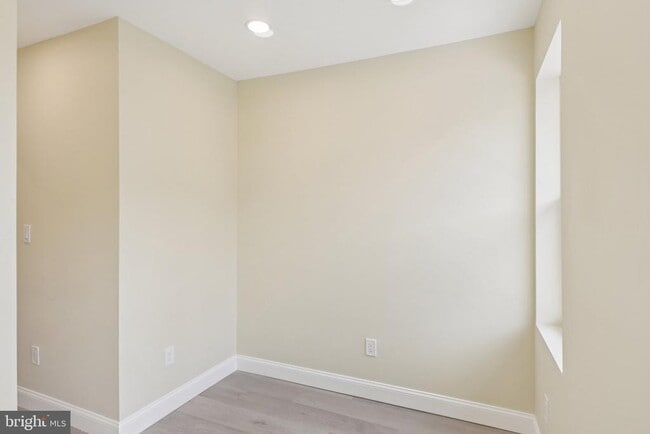 Building Photo - 729 Madison St NW