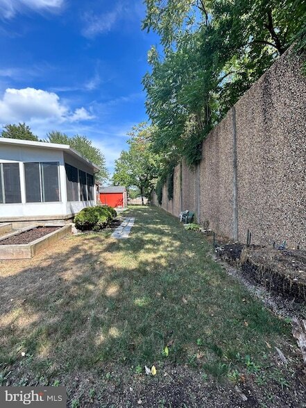 Building Photo - 5515 Hill Way