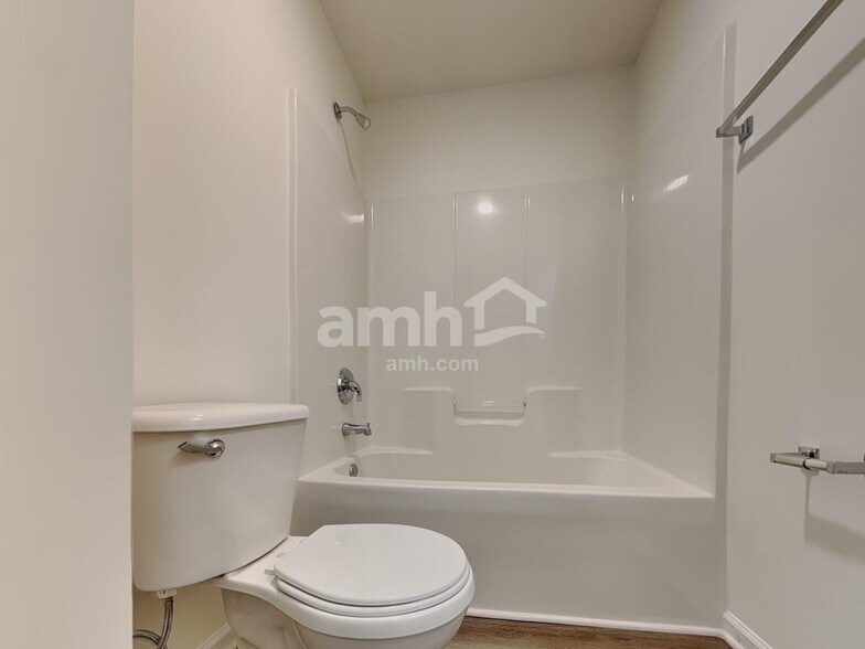 Building Photo - 5825 Regent Village Dr