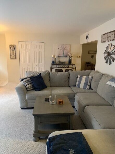 Building Photo - 62 Cavendish Dr