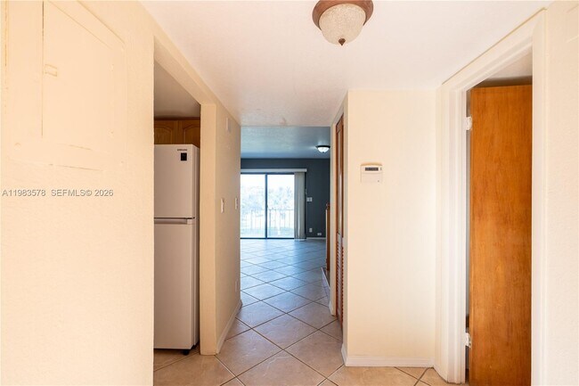 Building Photo - 430 Commodore Dr