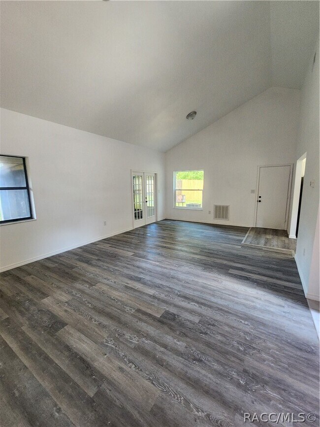 Building Photo - 3444 S Apopka Ave