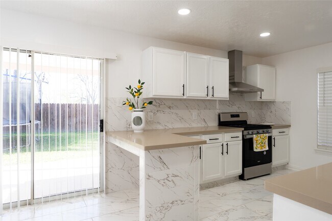 Building Photo - 3807 Gardenia Bend