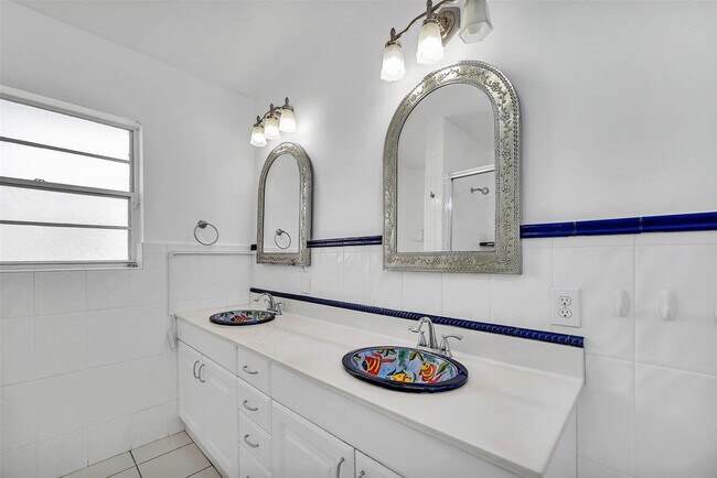Building Photo - 2427 Sea Island Dr