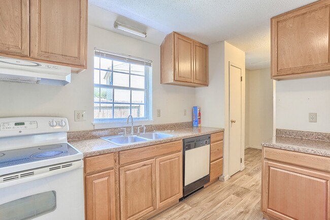 Building Photo - English Creek- Casa