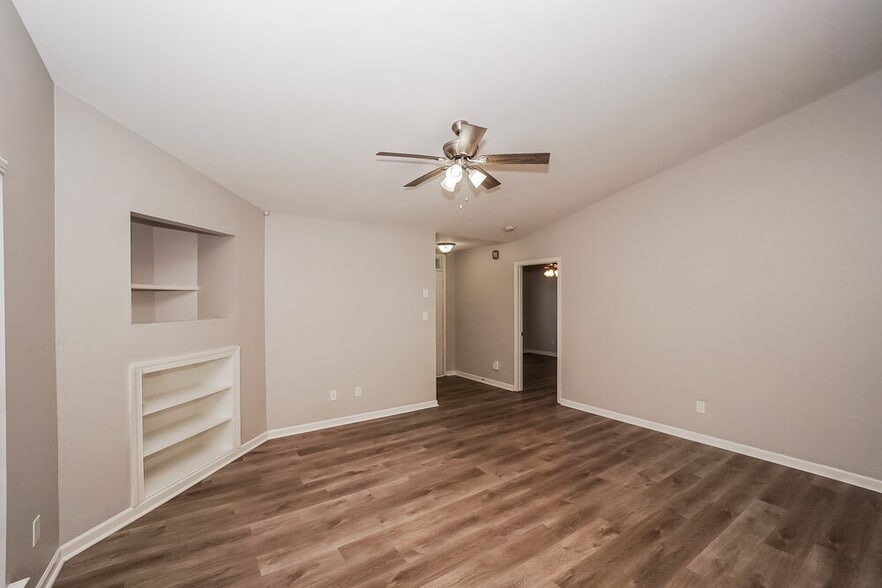 Building Photo - 3002 Salmon River Dr
