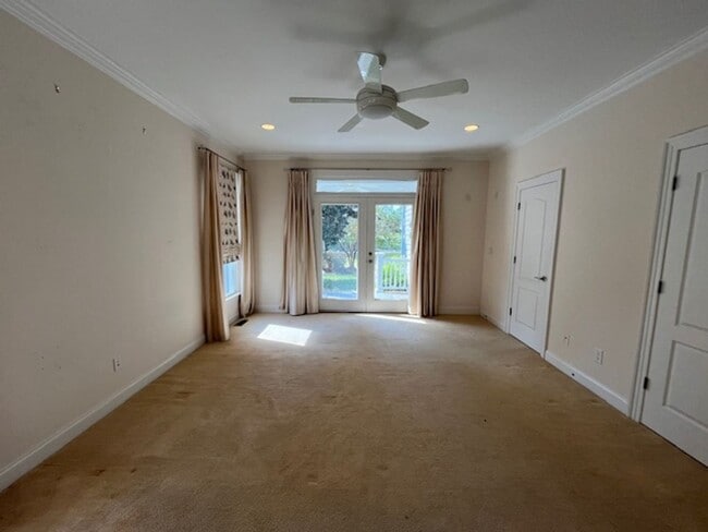 Building Photo - Welcome to Elegant Living in the Charming Porters Neck Plantation Community!