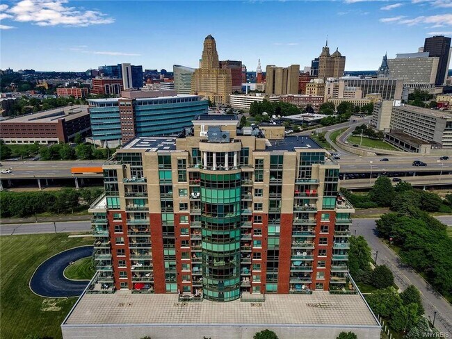 Building Photo - 132 Lakefront Blvd