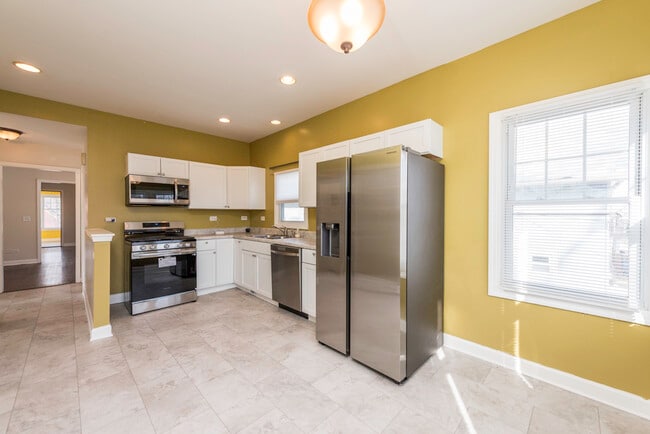 Building Photo - 515 2nd St