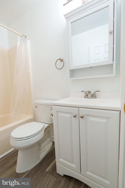 Building Photo - 829 Shore Dr