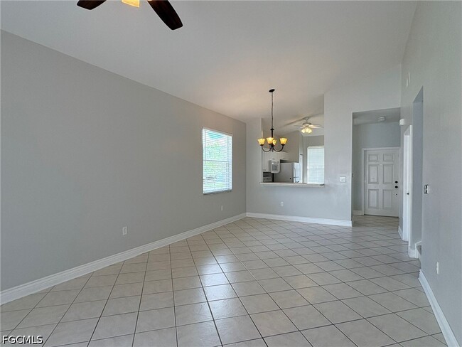 Building Photo - 3636 Pine Oak Cir