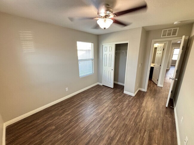 Building Photo - 10835 Broxden Jct Ave