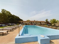 Building Photo - Village Green