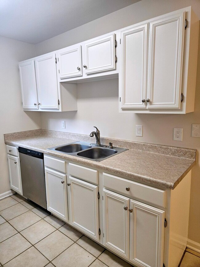 Building Photo - 433 Richview Park Cir W