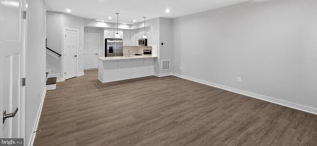 Building Photo - 2542 VERONA Pl