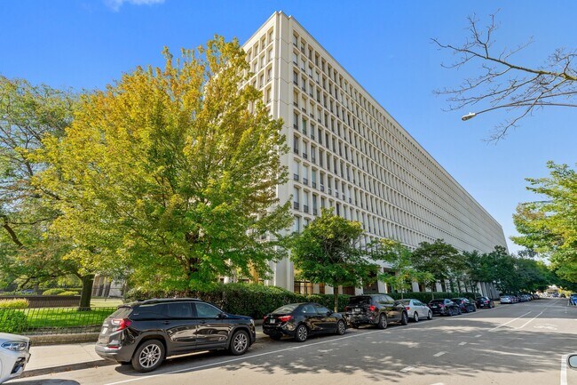 Building Photo - 1450 E 55th Pl