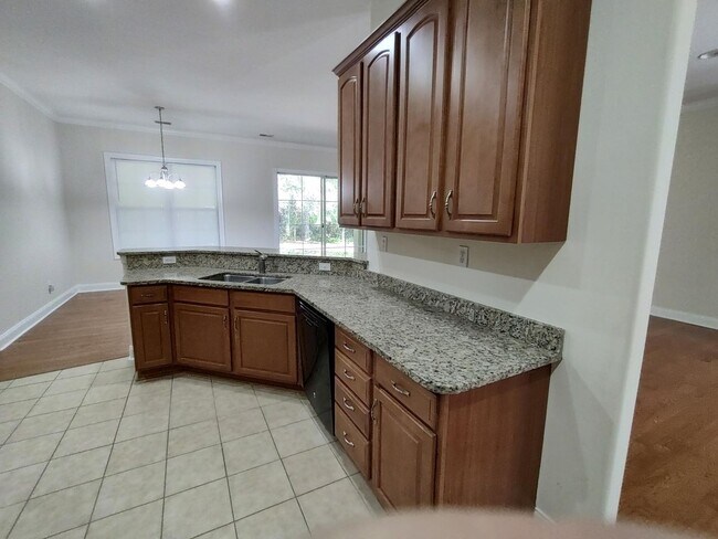 Building Photo - 38 Glencairn Ave