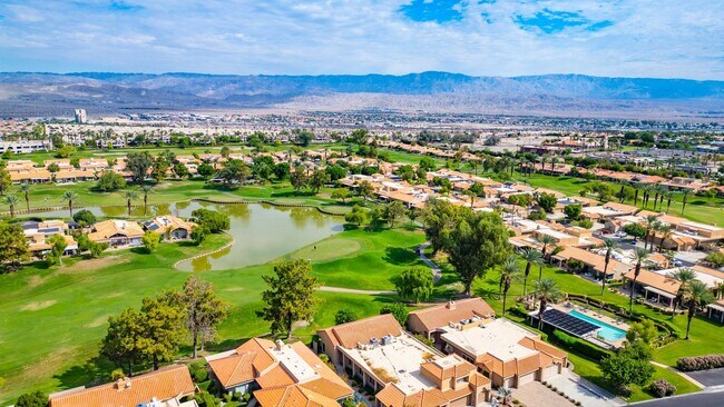 Building Photo - Mission Hills Country Club Home