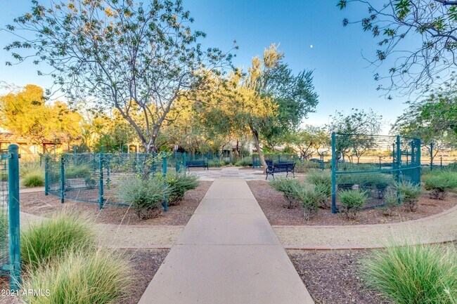 Building Photo - 21051 W Wycliff Dr