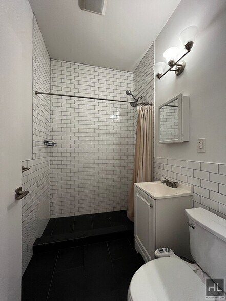 Building Photo - NO FEE / SUMMERFIELD STREET / Spacious 3-Bed 1-Bath / Bushwick and Ridgewood Border