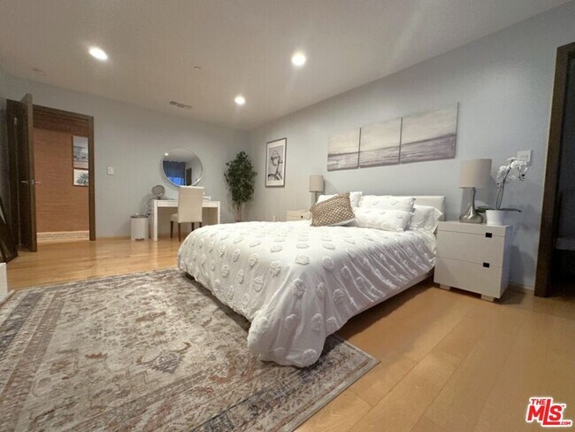 Building Photo - 9300 Warbler Way