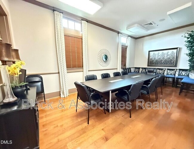 Building Photo - 8527 Quarton Dr