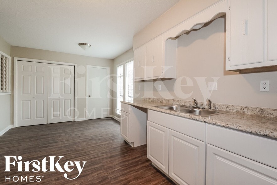 Building Photo - 6030 Elk Grove Rd