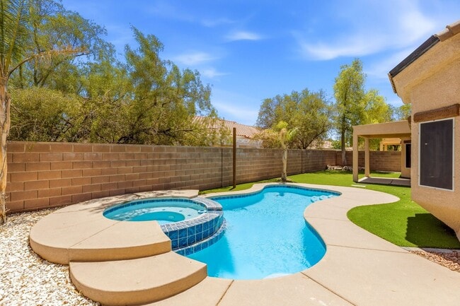 Building Photo - Beautiful Remodeled Single-Story Home W/ Pool in Southern Highlands
