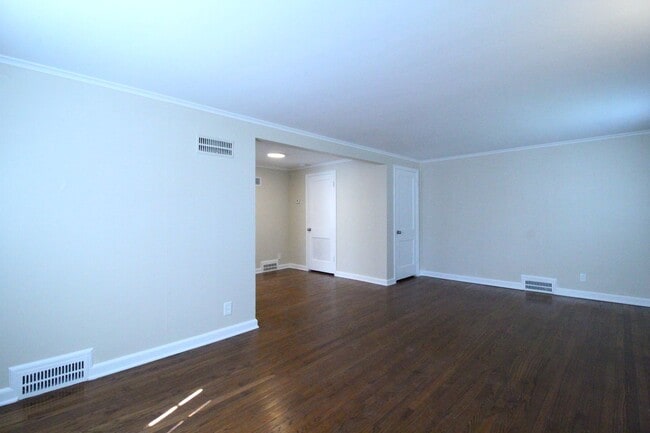 Building Photo - One Bedroom Duplex in North Kansas City