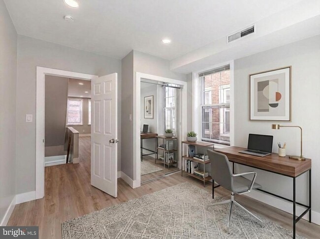 Building Photo - 672 N 19th St