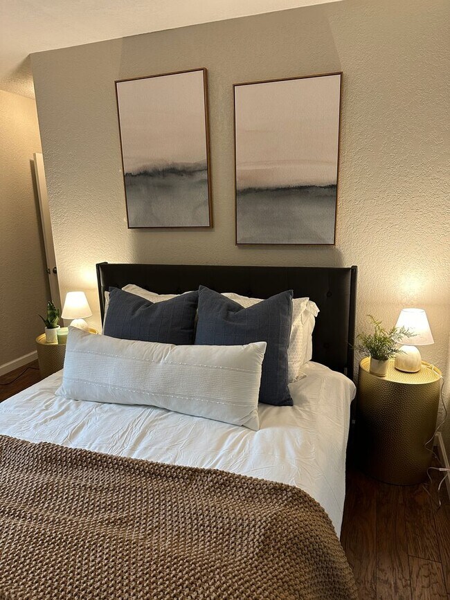 Building Photo - 2807 Benton St.