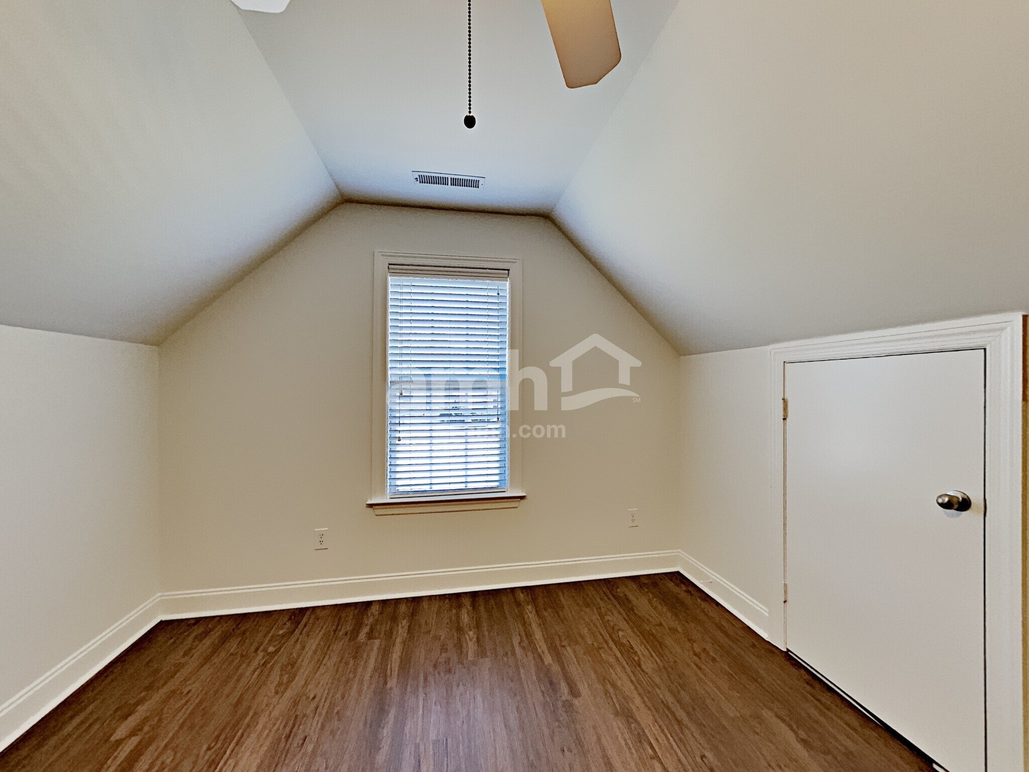 Building Photo - 5125 Macarthur Ave