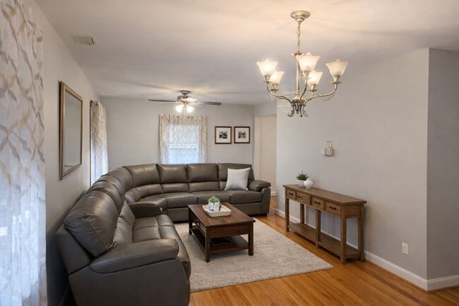 Building Photo - 50 School St