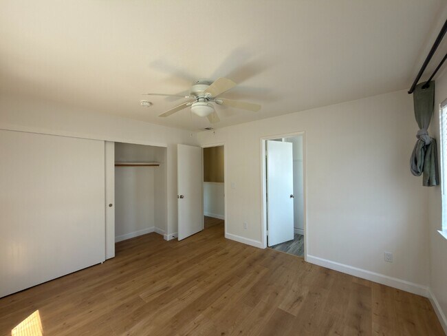 Building Photo - Prime Santa Clara Location | Bright 3BR/2.5BA End-Unit | 2 Primary Suites | Central Heat & AC