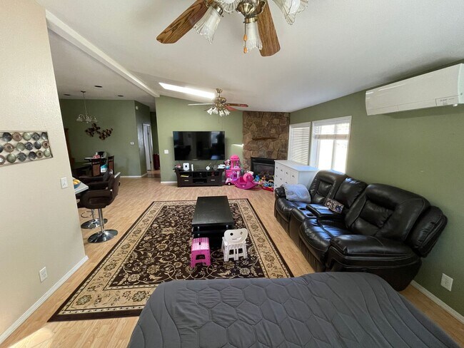 Building Photo - Lovely 3 Bedroom, 2 bath Home with 2 Car Garage and Partial Water View! Pet Friendly!