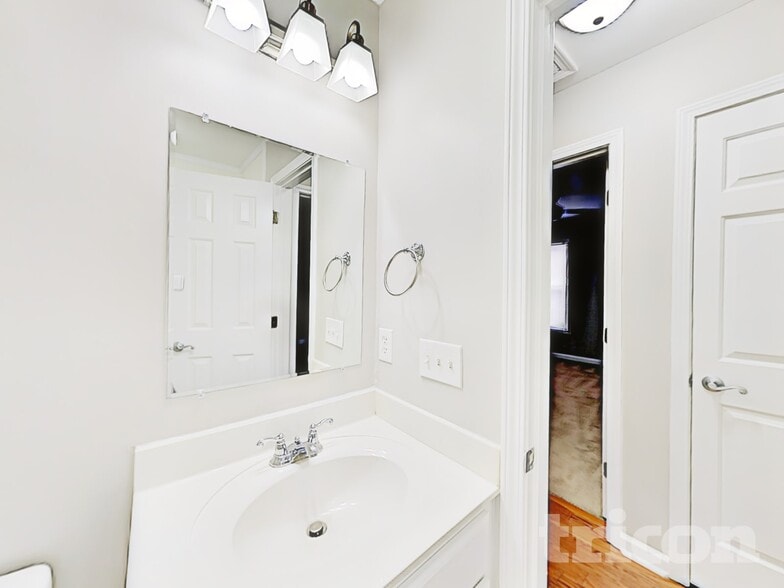 Building Photo - 229 Montclaire Cir