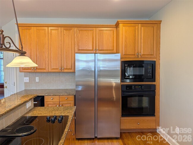 Building Photo - 217 Montibello Dr