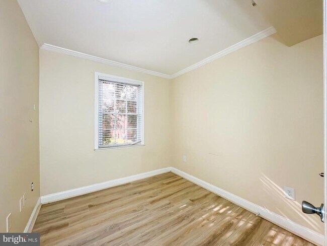 Building Photo - 2102 Suitland Terrace SE