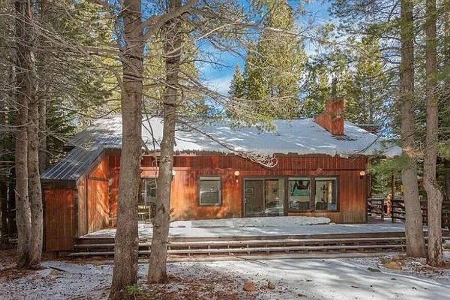 Building Photo - 14745 Davos Dr