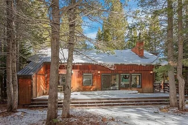 Building Photo - 14745 Davos Dr