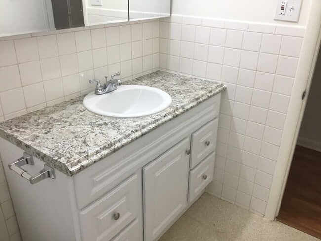 Building Photo - Charming 2 Bedroom Home in Old Town Longmont!