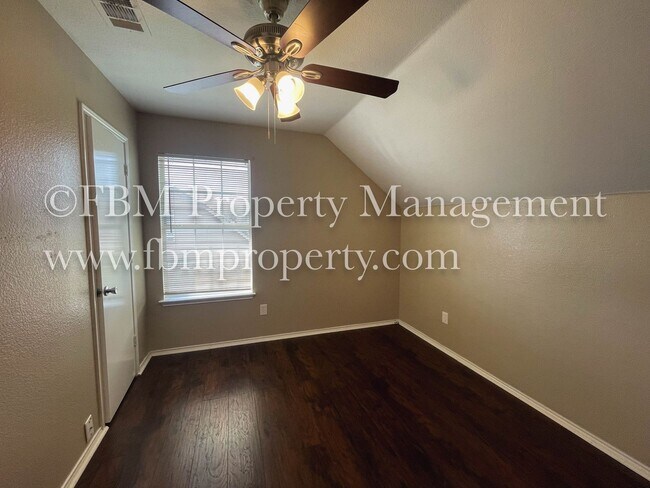 Building Photo - 400 Kings Way Dr