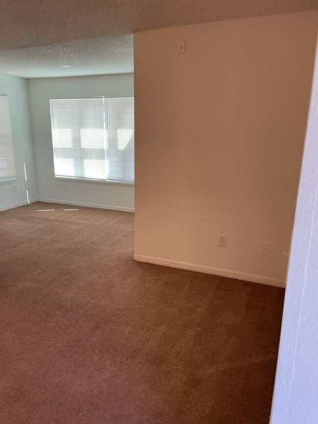 Building Photo - Venetian place two bedroom Condo