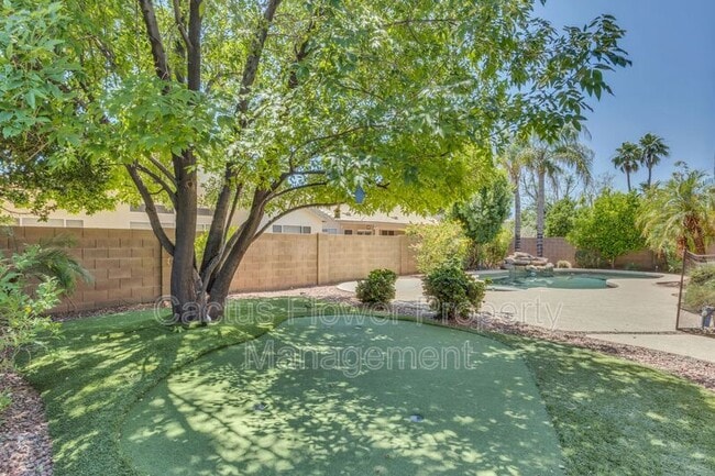 Building Photo - 1811 W Maplewood Pl