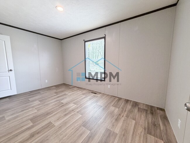 Building Photo - 136 Hillside Cir