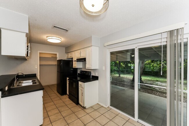 Building Photo - 3 BR/2BA | Updated Single Family Home | 1-Car Garage Parking | Great backyard!