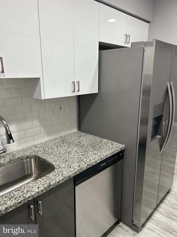 Building Photo - 2027 Jason Dr