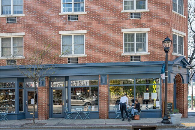 Building Photo - 548 Warburton Ave