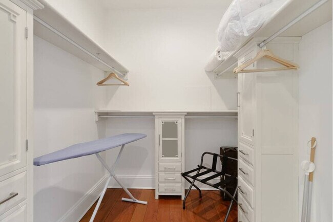 Building Photo - 822 Perdido St