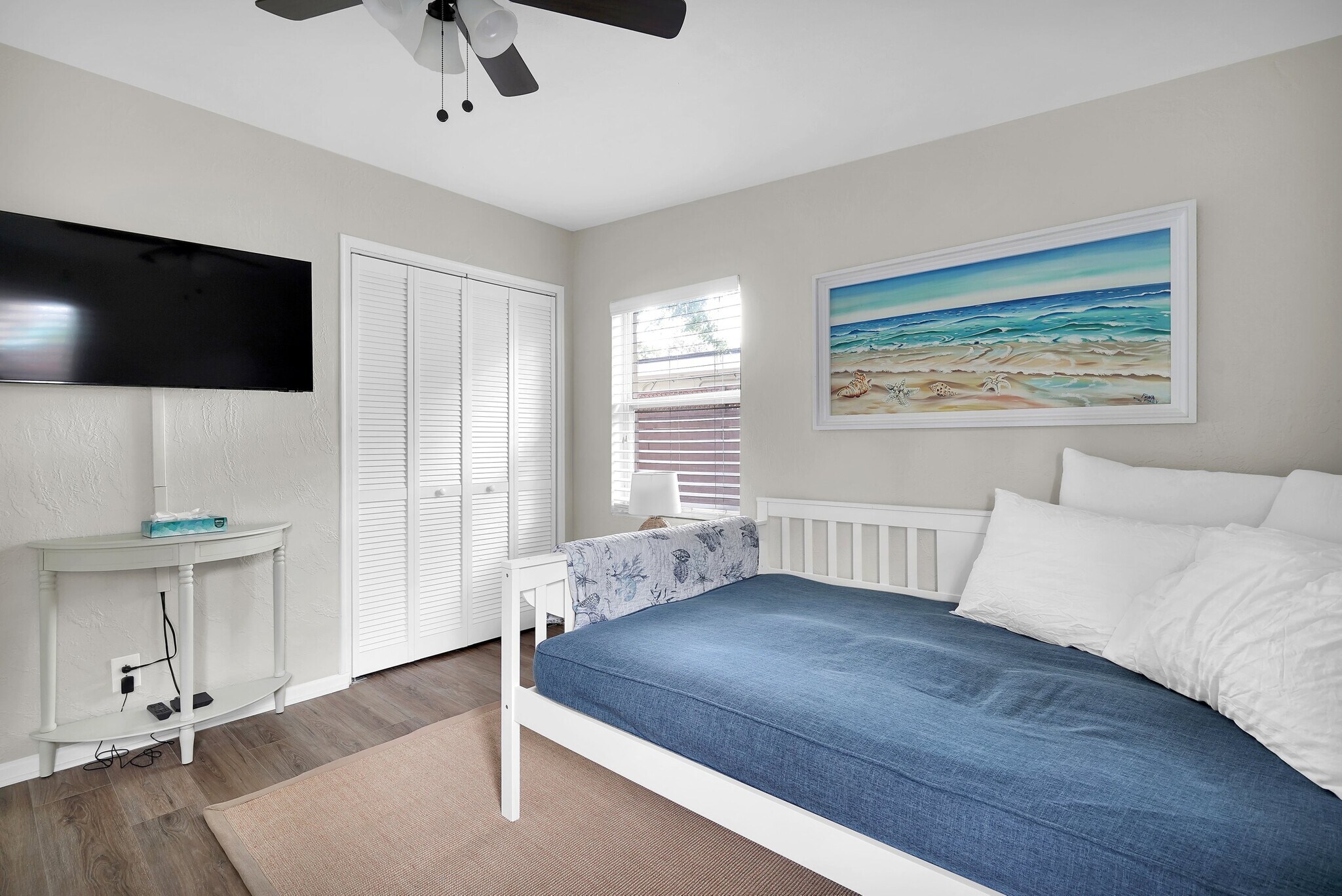 Building Photo - 826 5th Ave N